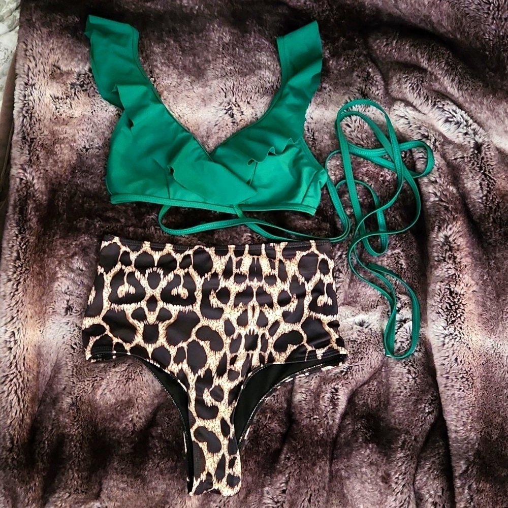 Goodnight Macaroon swim suit size small